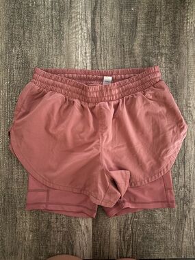 Old Navy Double-Layer Athletic Shorts in Rose Mauve